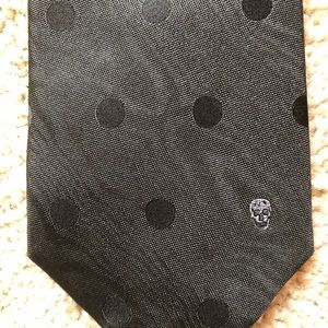 Alexander McQueen black on black tie with skull